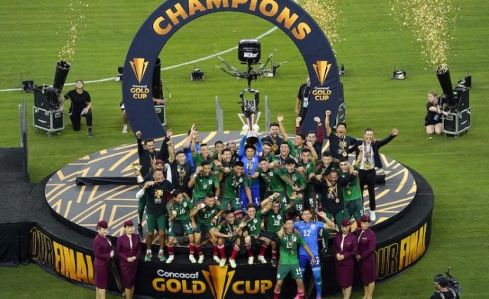 Gol tardío de Giménez le da a México su noveno título de la Copa Oro