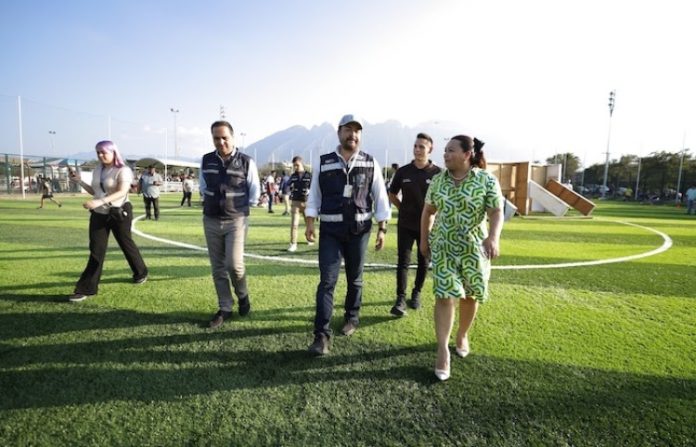 Entregan cancha de futbol rehabilitada en colonia San Bernabé XIV