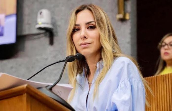 Exhortan a la SE a evitar compras de materiales didácticos extras