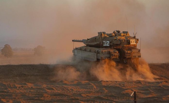 Tanques israelíes bombardean dos estructuras sirias en la línea del armisticio