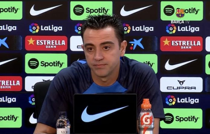 El entrenador del FC Barcelona Hernández prorroga su contrato con el club