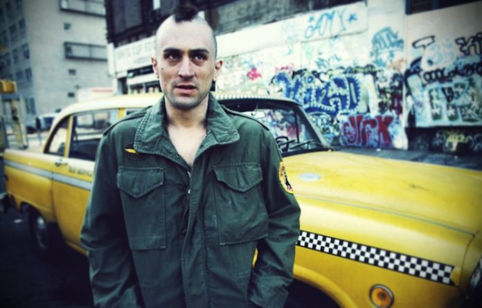 Interpreta Robert de Niro a Travis Bickle en publicidad de Uber