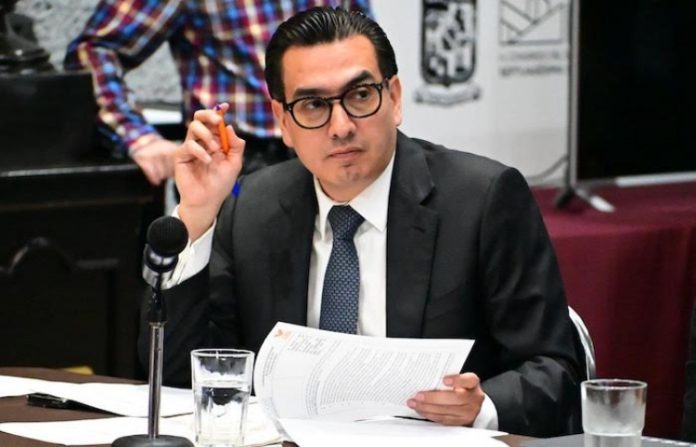 Gaona pide ‘mano dura’ contra plagio de tesis y tesinas