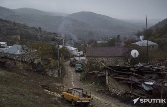 Más de 6.600 personas cruzan la frontera entre Armenia y Nagorno Karabaj