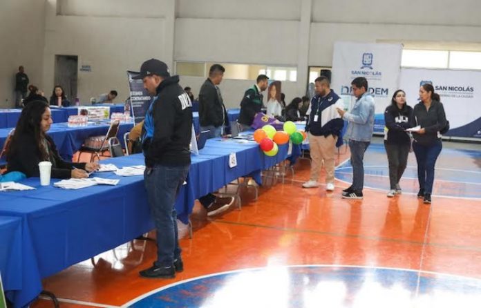 Colabora San Nicolás con UVM en Feria de Empleo