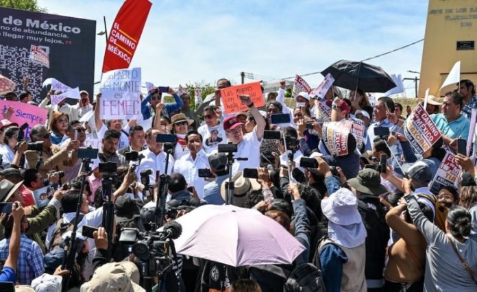 Ebrard presenta juicio contra Morena por contienda para elegir candidato presidencial en México