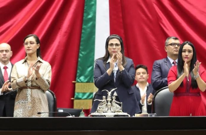 Dedica Pleno minuto de aplausos por 90 años de la Universidad Autónoma de Nuevo León