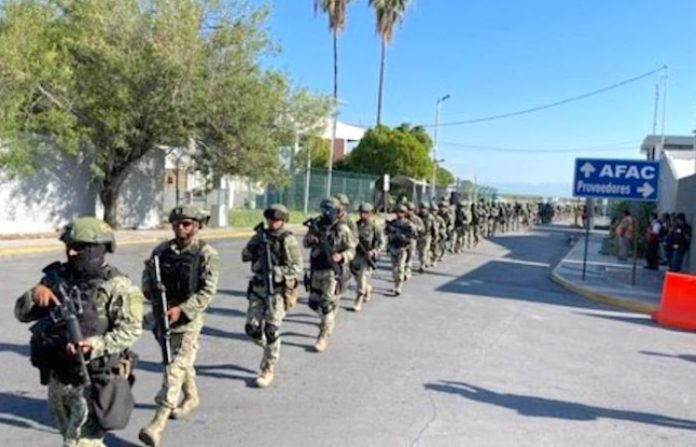 Tras ola de violencia por crimen organizado arriban militares a NL