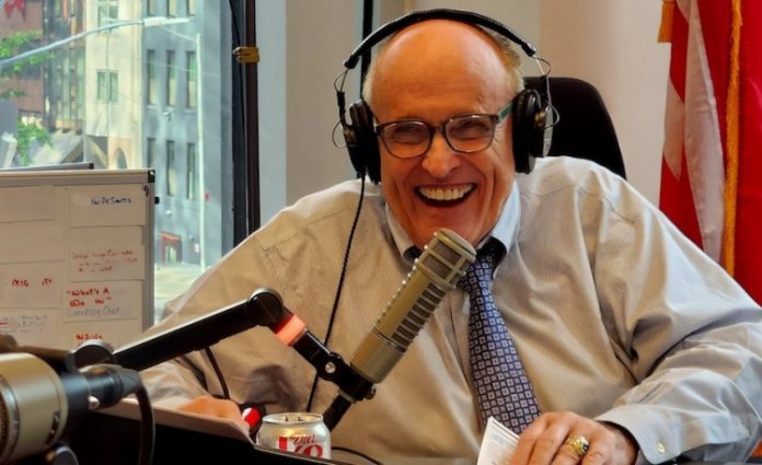 Exabogado de Trump, Giuliani, se declara inocente en caso de interferencia electoral