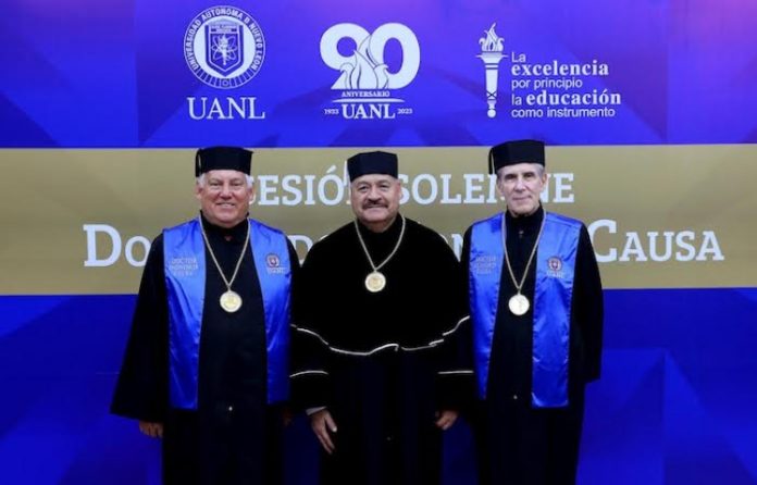 Concede UANL Honoris Causa a Julio Frenk y Víctor Manuel Villalobos