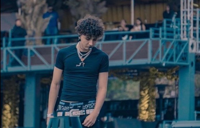 DannyLux debuta en el Tiny Desk con una íntima actuación