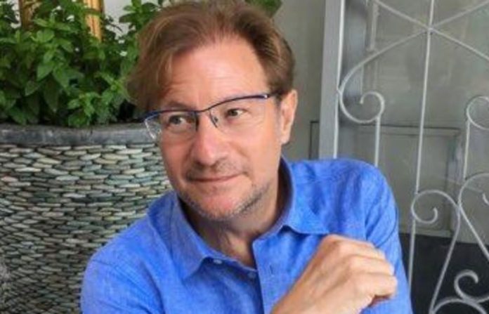 Detienen al escritor mexicano Andrés Roemer en Israel por presuntos delitos sexuales