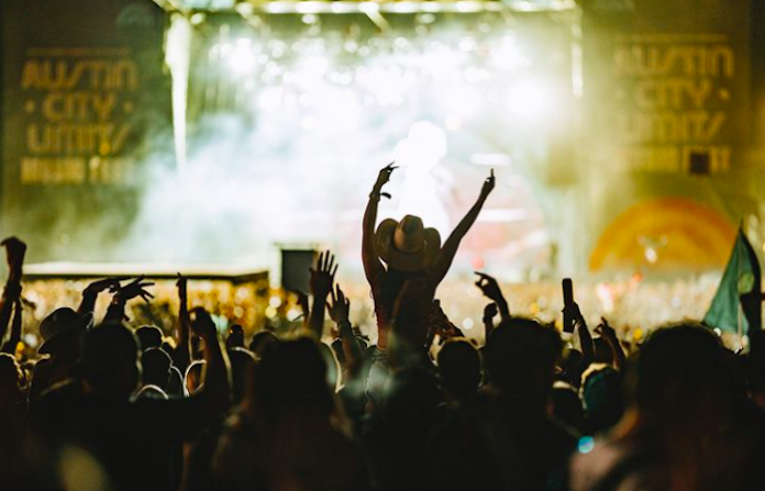 ACL concluye su primer día con show de drones