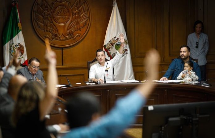 Anuncian en Cabildo construcción de hospital conjunto Monterrey y la UANL