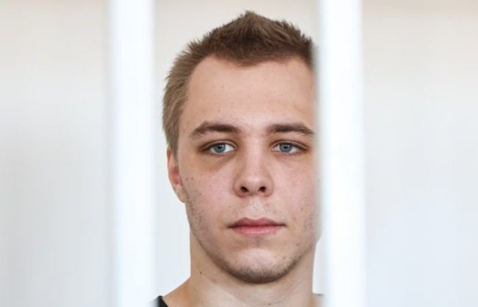 Prorrogan por 6 meses arresto de Nikita Zhuravel, joven ruso detenido por quemar un Corán