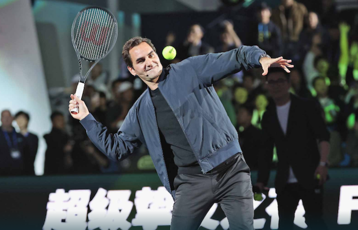 Federer es homenajeado sobre la pista de Shanghái