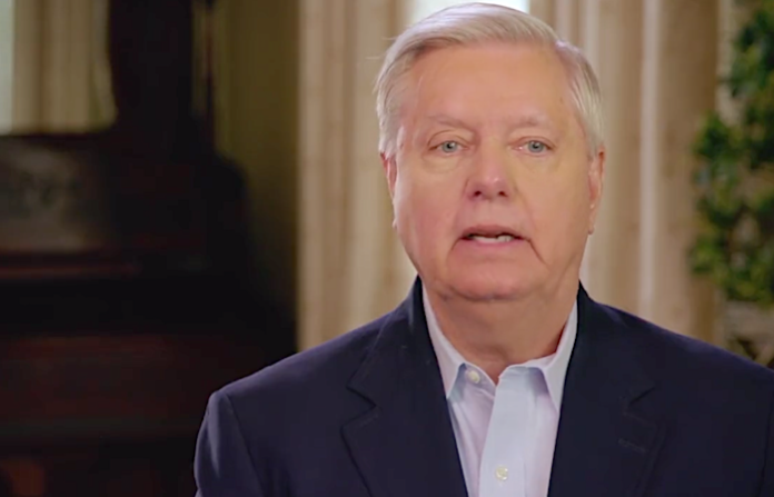 Un senador republicano de EU sugiere bombardear la infraestructura petrolera de Irán