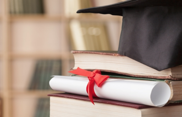 Plantea PVEM exentar al 100% pago de registros de título profesional, cédula profesional, diploma de especialidad o grado académico