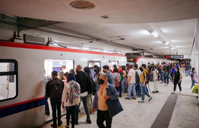 Lamenta Lorena de la Garza indicente en el Línea de Metro