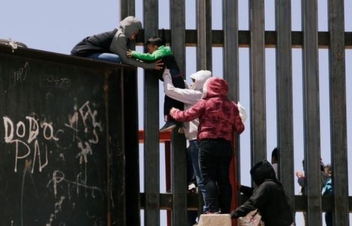 Migración a EU desde México se ha reducido 78% entre 2023 y 2025, dice canciller