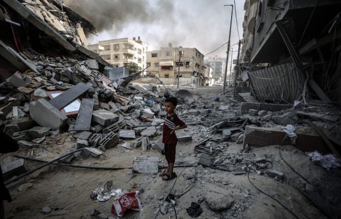 Suman 100 menores muertos por hambre en Gaza