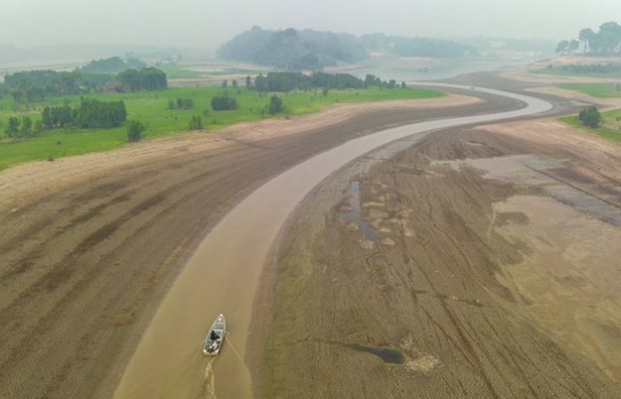 El río Negro llega a su menor caudal en 120 años a su paso por ciudad brasileña de Manaos