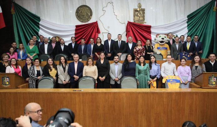 Rinde Congreso de NL homenaje a Tigres por sus campeonatos