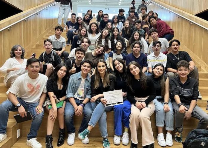 Lorena de la Garza llama a los jóvenes a ser agentes de cambio