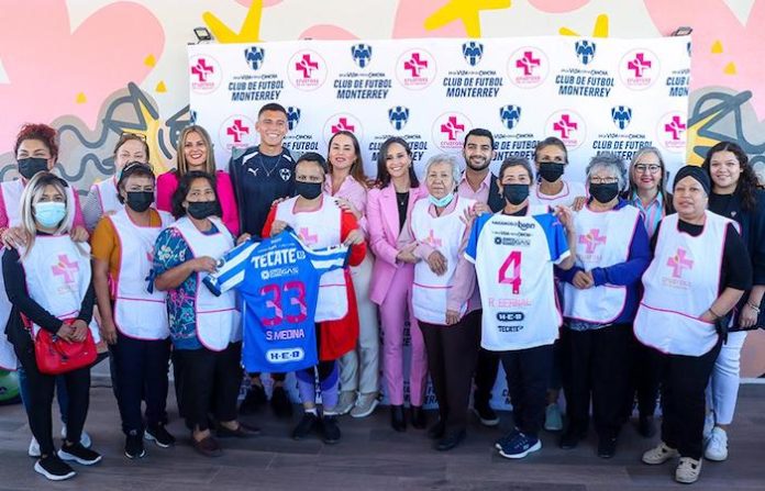 Cumple Club de Futbol Monterrey 11 años apoyando a la Cruz Rosa