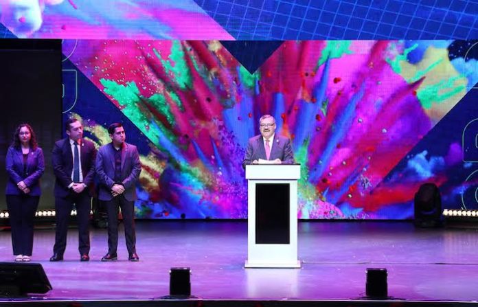 Inspira Motor de México a estudiantes de UANL