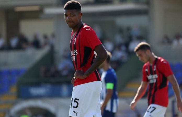 El futbolista sueco del Milan Emil Roback desaparece en Suecia