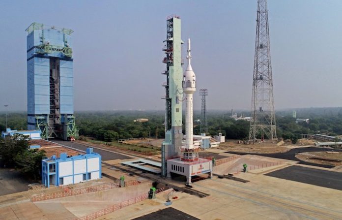 La India lanza con éxito el primer cohete de su misión espacial Gaganyaan