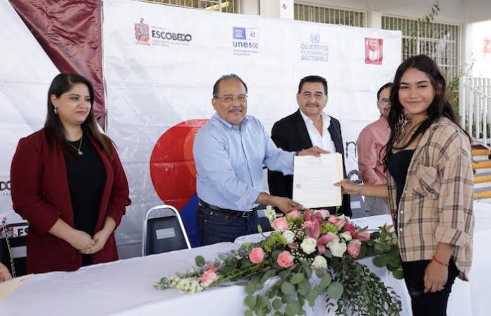 Va Escobedo contra rezago educativo