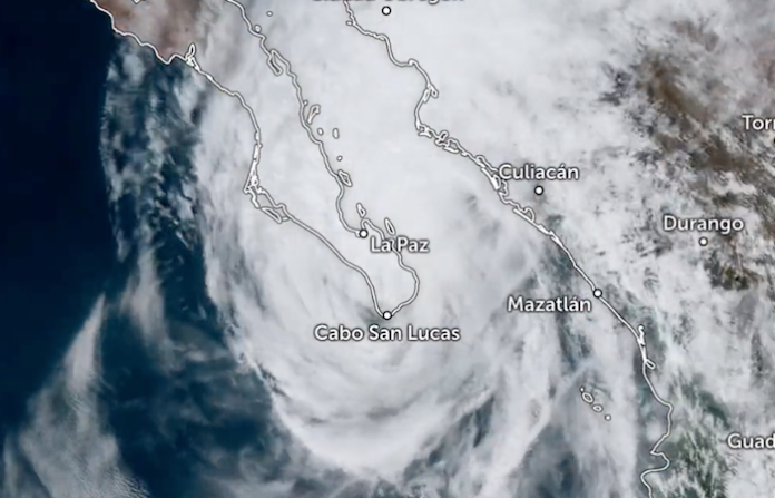 Video: Huracán Norma toca tierra en la península mexicana de Baja California