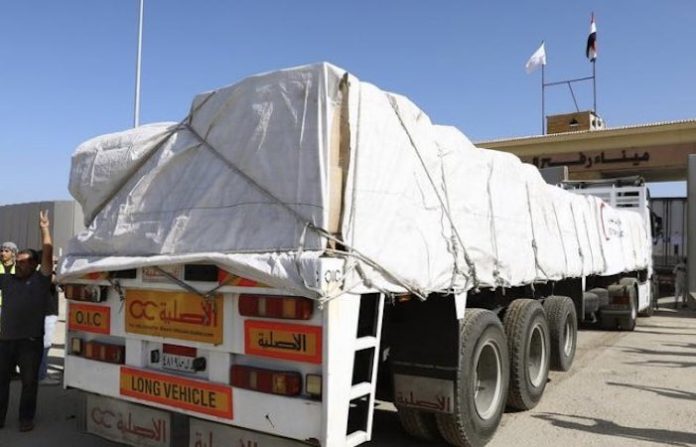 Ascienden a casi 9.000 los camiones que transportaron ayuda de Egipto a Gaza