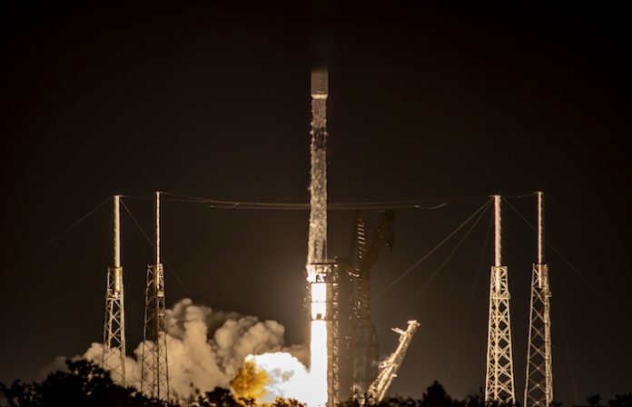SpaceX agrega 23 satélites más a su flotilla Starlink en órbita