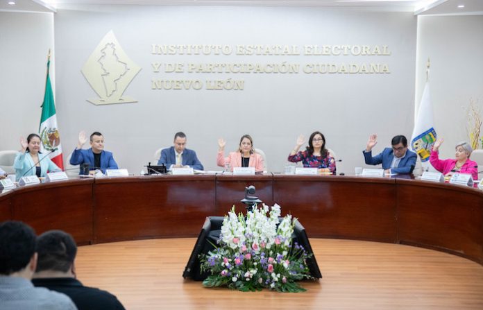 Celebra IEEPCNL sesión ordinaria de octubre