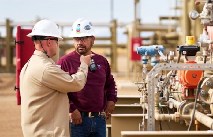 Maduro acusa a EU de afectar vuelos de deportación de migrantes tras sanción a Chevron