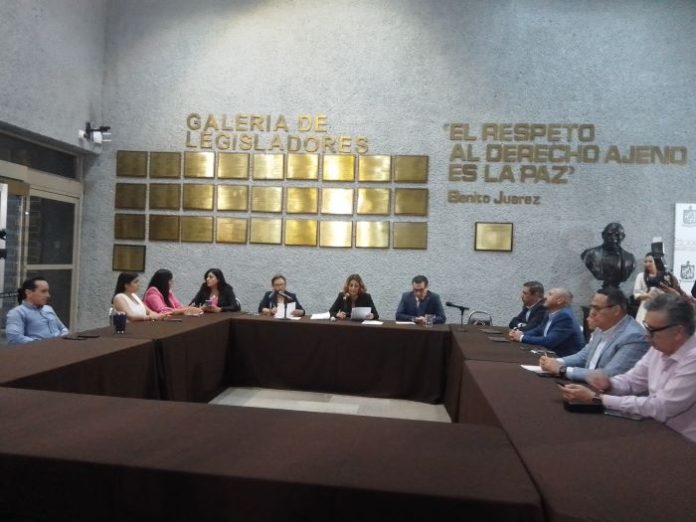 Da Congreso a Samuel García 24 horas para aclarar duración de licencia