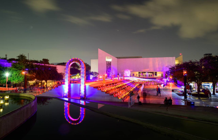 Alistan en NL Día de Muertos con mega altar en la Explanada del Museo de Historia Mexicana
