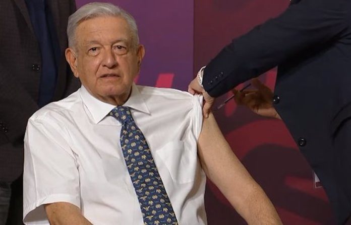 Presidente de México recibe vacuna cubana Abdala contra covid-19