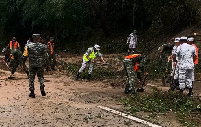 México despliega casi 8.400 efectivos en Acapulco para mitigar los daños del huracán Otis