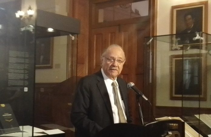 Busca Samuel dejar a Navarro con publicación en Periódico Oficial