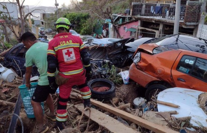 Sube la cifra de muertos por el huracán Otis en México