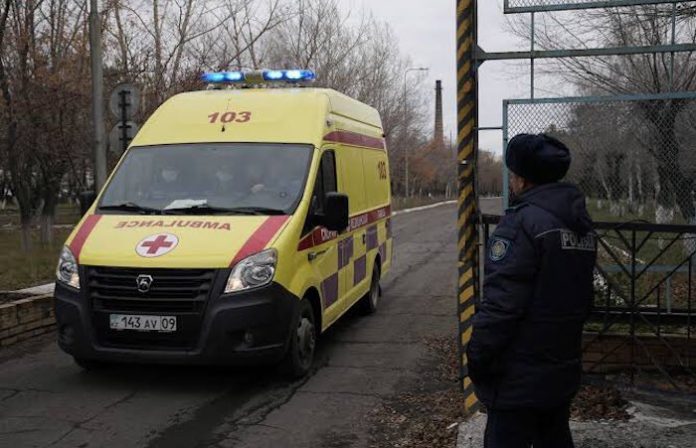 Aumentan a 32 los muertos por accidente en una mina de Kazajistán