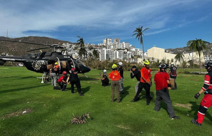Entregan ayuda humanitaria enviada por NL a población afectada por huracán ‘Otis’