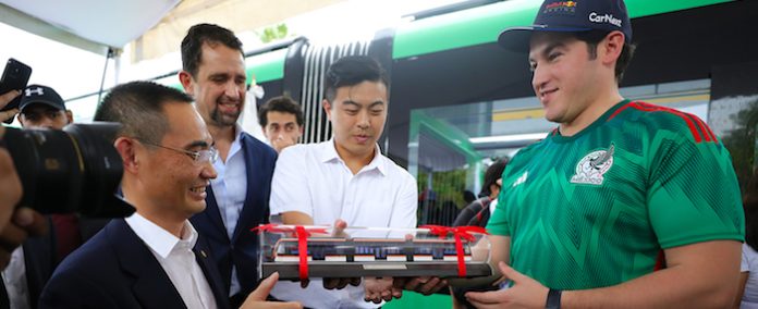 Develan vehículos DRT para Línea 5 del Metro; la Electromovilidad avanza en NL