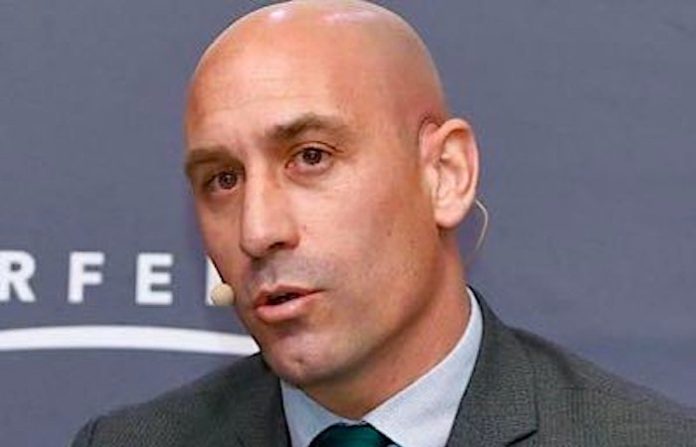 La FIFA inhabilita a expresidente de la Federación Española de Fútbol por tres años