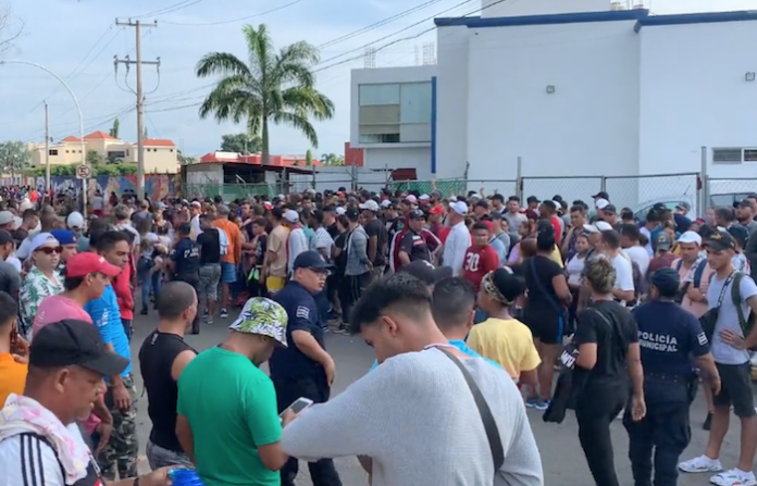 Empresarios mexicanos se alistan para emplear a migrantes en caso de deportaciones masivas en EU