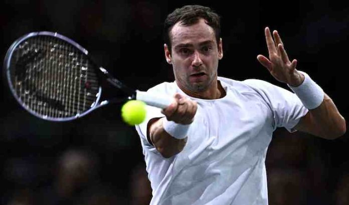 Sorpresa en París: Safiullin elimina a Alcaraz en su estreno